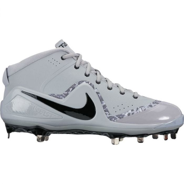 mike trout cleats size 7